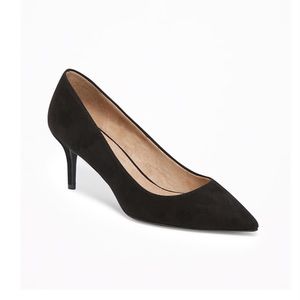Black Heeled Pointy-Toe Pumps